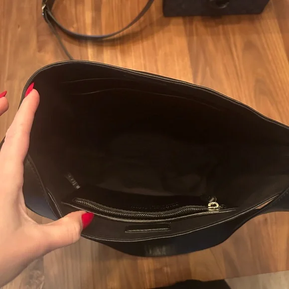 Thursday Black Leather Tote Bag - Picture 2 of 4